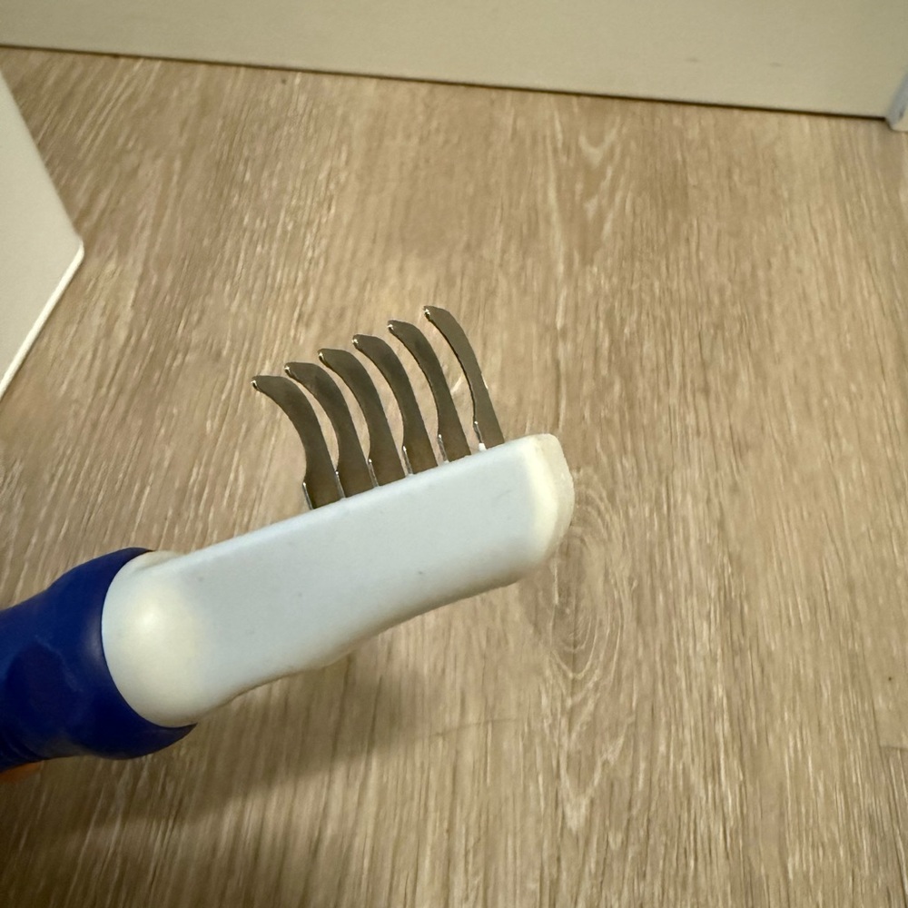 Pet brush/groomer